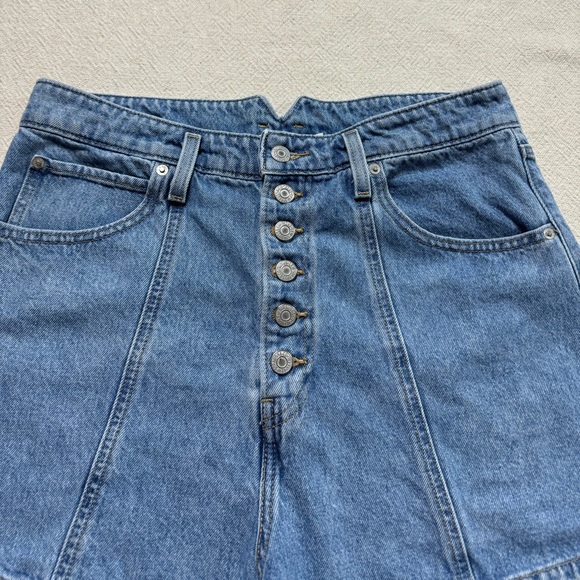 Levi's High Rise Seamed Denim Mom Shorts 32‎ - Picture 3 of 10